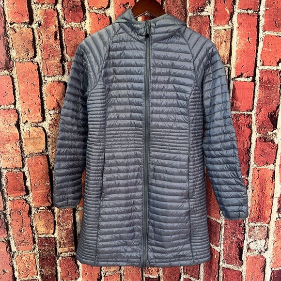 LL Bean Blue Quilted Nylon Ultralight Down Hooded Coat Size Smalll - Picture 2 of 16